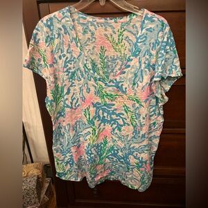 Lilly Pulitzer lightweight Patterned V-Neck Tee